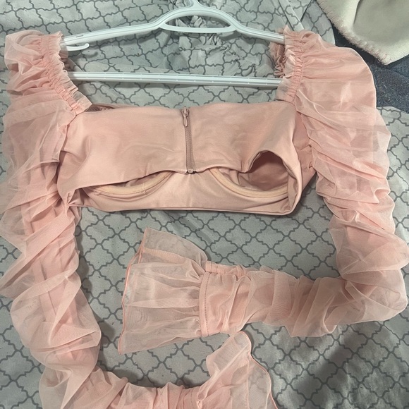 Rushed mesh cut out crop top in blush - Picture 3 of 3